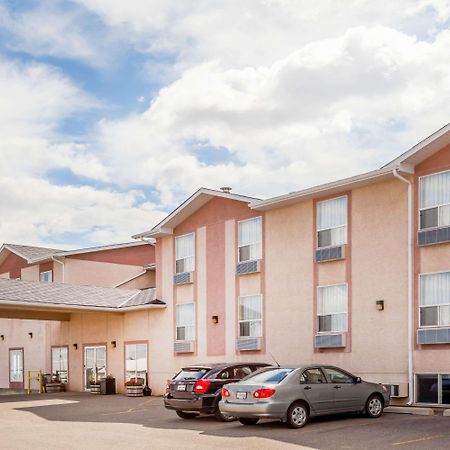 Super 8 By Wyndham Pincher Creek Ab Exterior foto